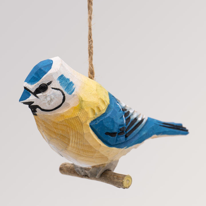Blaumeise hängend von Holzvogel