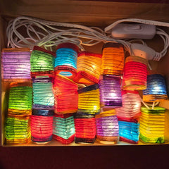 LED Lichterkette Laternchen Regenbogen von Caracol - beleuchtet komplett