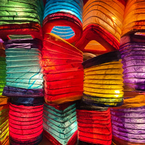 LED Lichterkette Laternchen Regenbogen von Caracol - beleuchtet Detail