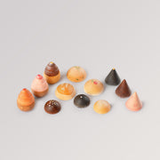 Bakes - handbemaltes Gebäck aus Holz von Grapat