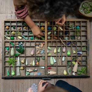 Kinder spielen mit Forest Tree - Holzfiguren handbemalt wie Bäume - von Grapat