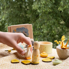 Hello Summer - Holzfiguren und Holzschale von Grapat und Ostheimer