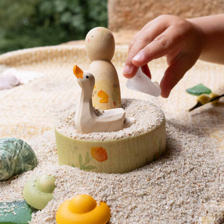 Hello Summer - Holzfiguren und Holzschale von Grapat und Ostheimer