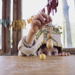 Hop and Beep - Oster-Oranamente von Grapat - Kind spielt