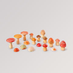 Mushroom Grove von Grapat - handbemalte Holzpilze