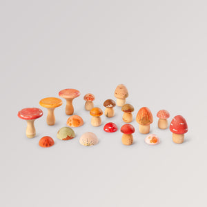 Mushroom Grove von Grapat - handbemalte Holzpilze