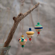 Grapat Ornamente No8 hängend am Ast - Kind Folks
