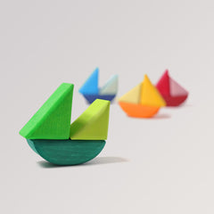 Schaukelschiffe von Grimm's (12-teilig) in 4 Farbtönen aus Holz