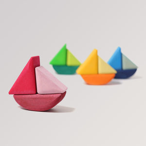 Schaukelschiffe von Grimm's (12-teilig) in 4 Farbtönen aus Holz