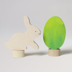 Steckfiguren Osterset Batik grün von Grimm's - Hase in weiß und grüne Steckfigur