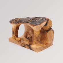 Weihnachtskrippe handgeschnitzt in Baumstamm klein - Olivenholz von Weihnachtsdeko aus Betlehem