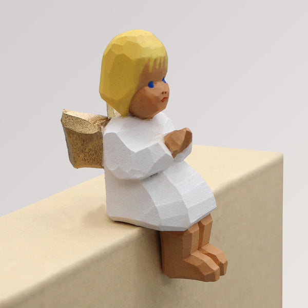 Engel, sitzend, blond von Lotte Sievers-Hahn