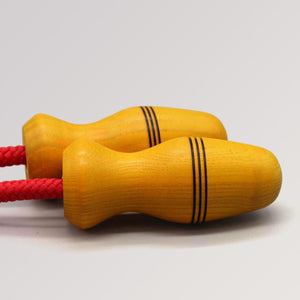 Griffe von rotem Hüpfseil mit handgedrehtem Kindergriff von Mader