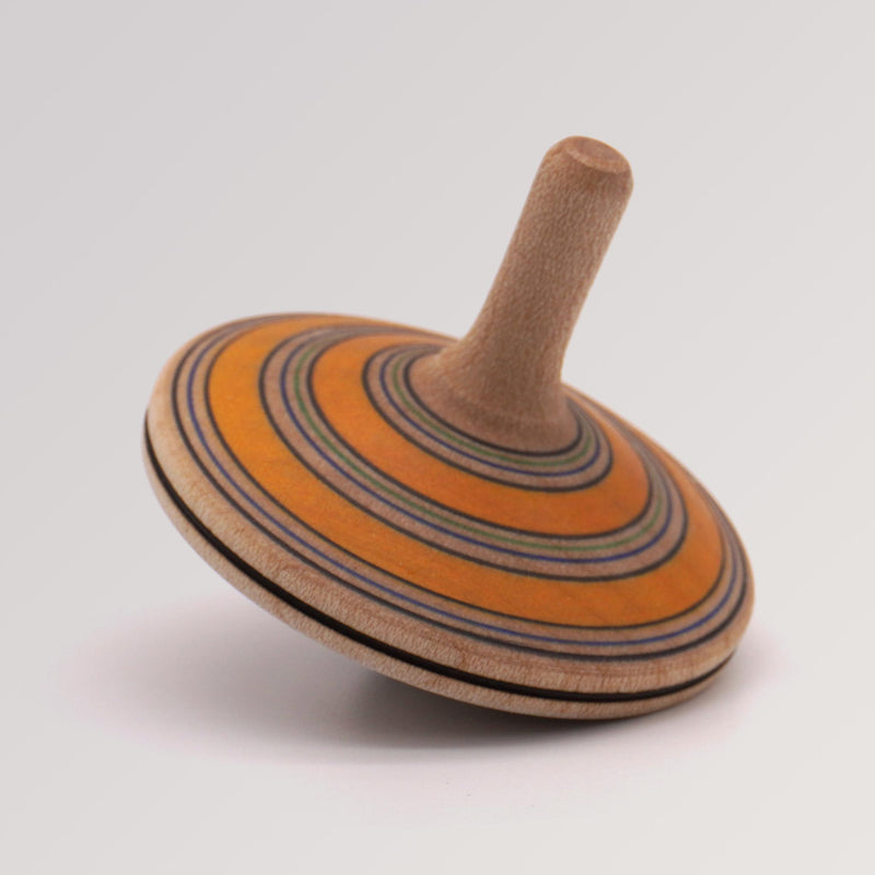 Kreisel Fado mit Metallspitze in der Farbe orange des Herstellers Mader Kreiselmanufaktur