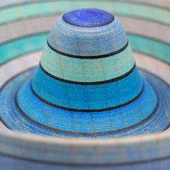 Roly Poly Eis - Stehaufmännchen mit Rassel in blau von Mader Kreiselmanufaktur