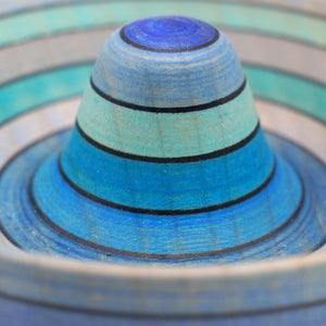 Roly Poly Eis - Stehaufmännchen mit Rassel in blau von Mader Kreiselmanufaktur