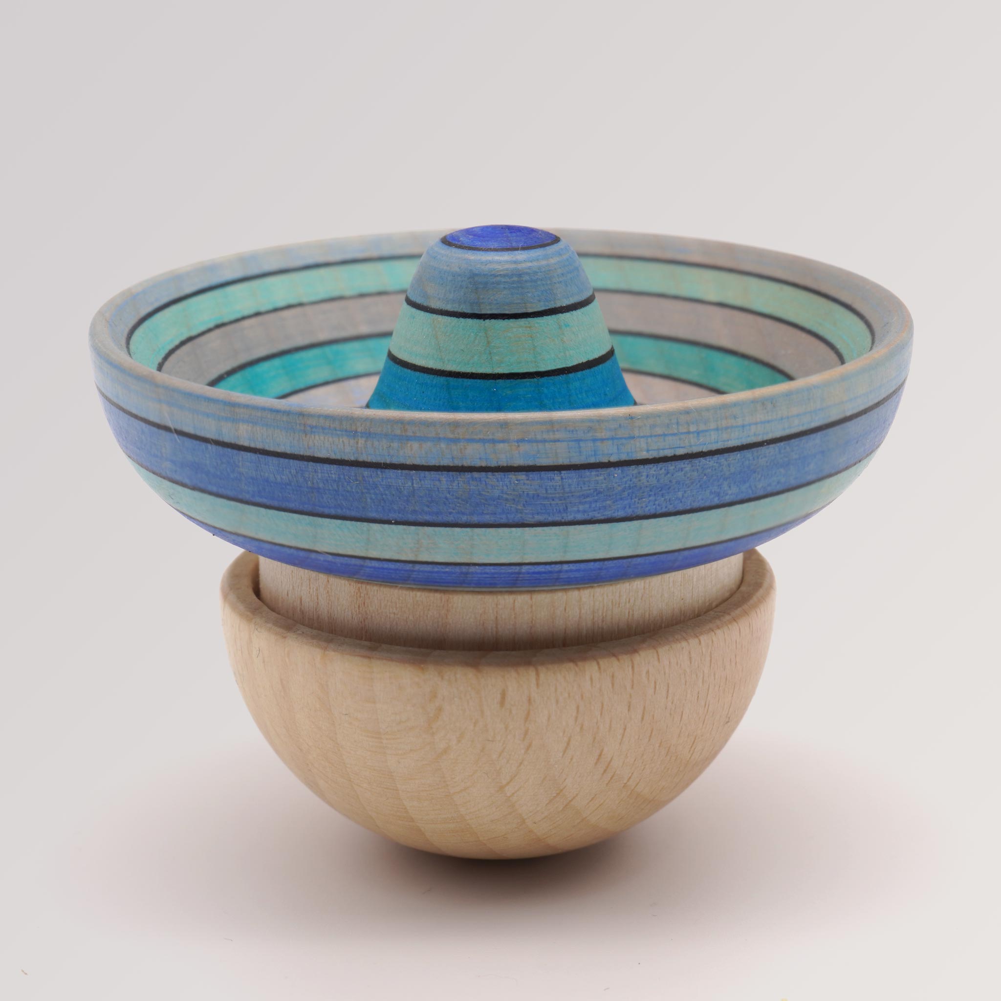 Roly Poly Eis - Stehaufmännchen mit Rassel in blau von Mader Kreiselmanufaktur