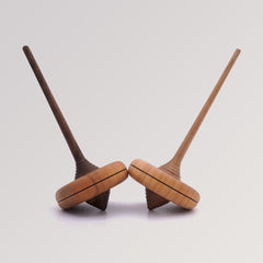 2 Stabkreisel Ali von Mader - helles und dunkles Holz