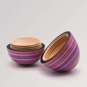 Stehaufdose Flieder von Mader Kreiselmanufaktur - offen