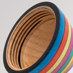 Handgefertigtes Innengewinde aus Holz der Stehaufdose gestreift von Mader