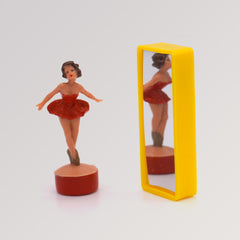 Ballerina Dancing Mary von Magneto in rot