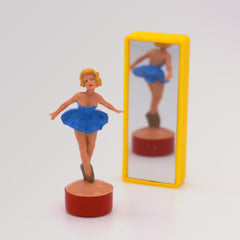 Ballerina Dancing Mary von Magneto in blau