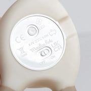 Unterseite vom Nachtlicht Schwan mit USB von Moulin Roty für Babys und Kinder ab 0 Jahren