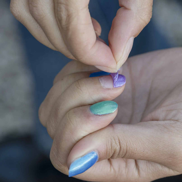 Kindernagellack in Glitzer violett von namaki auf Wasserbasis