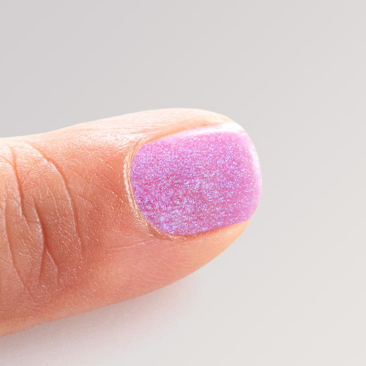 Kindernagellack in Glitzer violett von namaki auf Wasserbasis