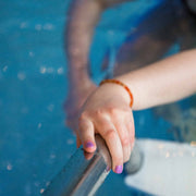Kindernagellack in Glitzer violett von namaki auf Wasserbasis
