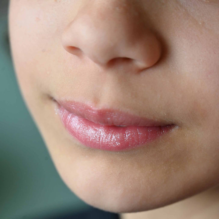 Bio-Lipgloss Glitzer Rosa mit Pfirsichduft von namaki