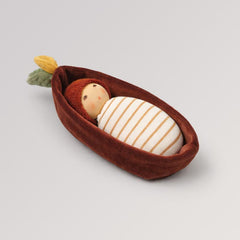 Eichenbaby im Rindenbett - Greifling & Rassel für Babys von Nanchen Natur