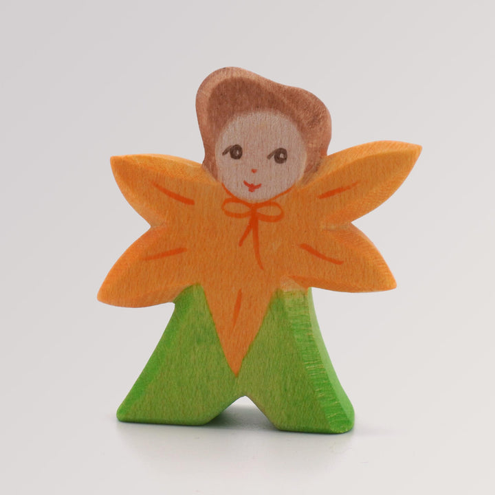 Holzfigur Blumenkind Calendua (Ringelblume) von Ostheimer - von vorne