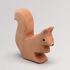 Eichhörnchen sitzend von Ostheimer