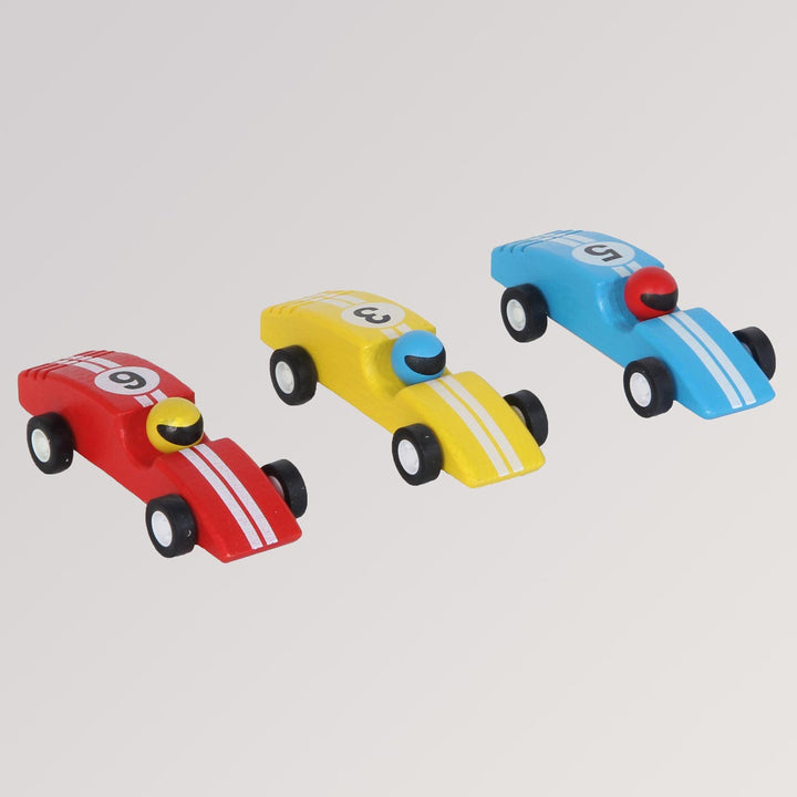 Holzauto mit Rückziehmotor
