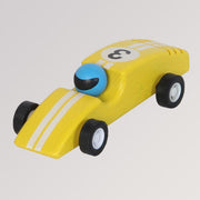 Holzauto mit Rückziehmotor