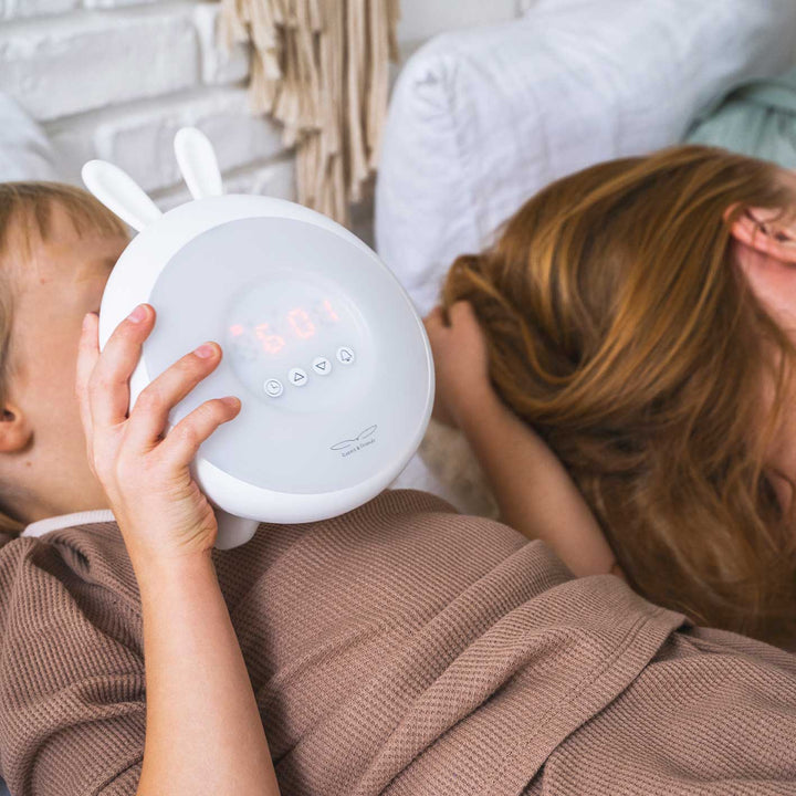 Rabbit & Friends Lichtwecker & Nachtlicht für Kinder in weiß - mit Hasenohren