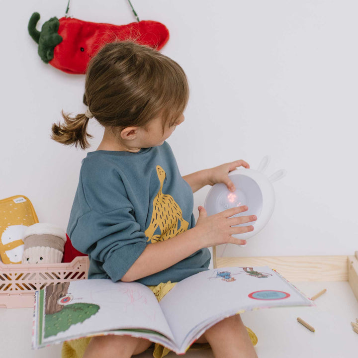 Rabbit & Friends Lichtwecker & Nachtlicht für Kinder in weiß - mit Hasenohren