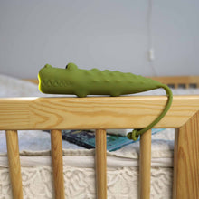 Rabbit & Friends - Taschenlampe Krokodil für Kinder - am Bett festgemacht mit Schlaufe