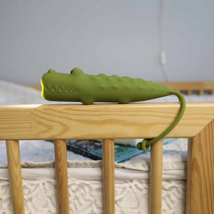 Rabbit & Friends - Taschenlampe Krokodil für Kinder - am Bett festgemacht mit Schlaufe