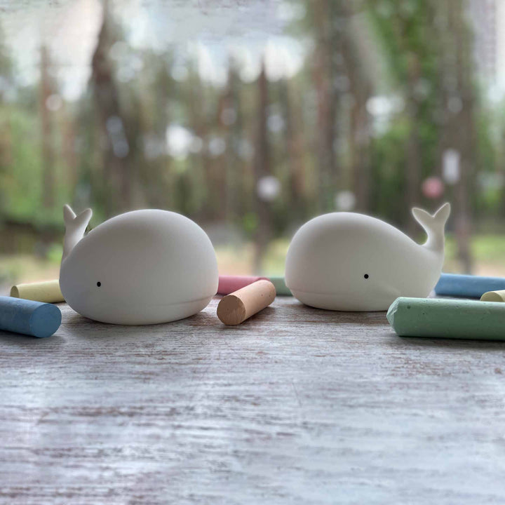 Nachtlicht Wal in weiß von Rabbit & Friends - aus Silikon, mit Fernbedienung