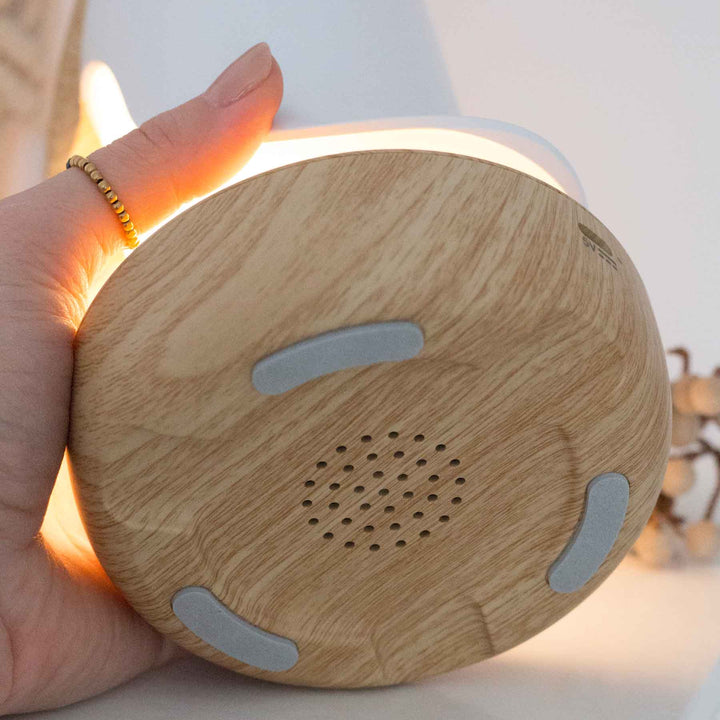 Nachtlicht Vogel mit Bluetooth-Lautsprecher in weiß von Rabbit & Friends