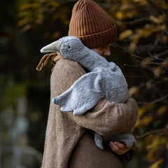 Kuscheltier & Wärmekissen Gans groß in grau von Senger Naturwelt