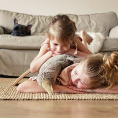 Kuscheltier & Wärmekissen Gans groß in grau von Senger Naturwelt