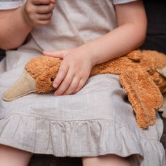 Kuscheltier & Wärmekissen Gans klein in Rost von Senger Naturwelt