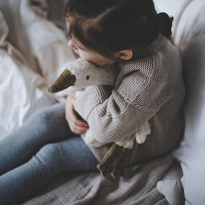 Kuscheltier & Wärmekissen Gans klein in weiß von Senger Naturwelt