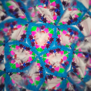 Kaleidoskop mit Zauberstab von Bartl Blick hinein