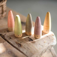 Sticks - 18 Holzzwerge regenbogenfarben von Grapat