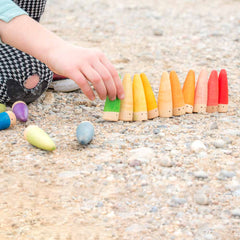 Sticks - 18 Holzzwerge regenbogenfarben von Grapat