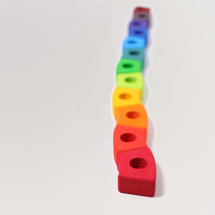 Geburtstagring Regenbogen von Grimms als Deko für Stecker